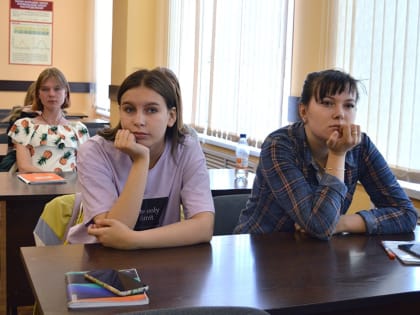 Консультант департамента  Администрации Губернатора и Правительства АК провела встречу со студентами