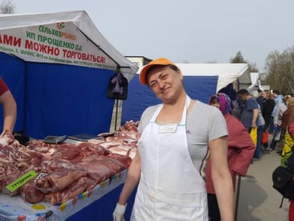 В Ленинском районе на пл.Народной прошла продовольственная ярмарка выходного дня