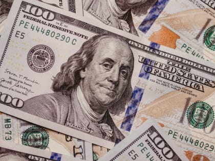 Впервые почти за год курс доллара поднялся выше 80 рублей