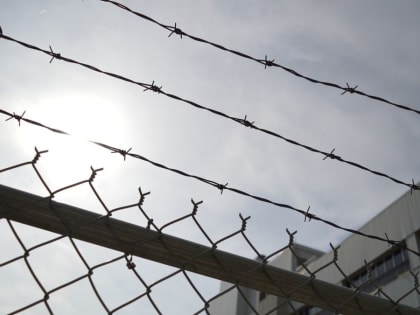 Компания жителей Алтая сутки катала в УАЗе истекающего кровью человека