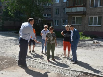 Единороссы вместе с барнаульцами контролируют ремонт дворов по нацпроекту «Жилье и городская среда»