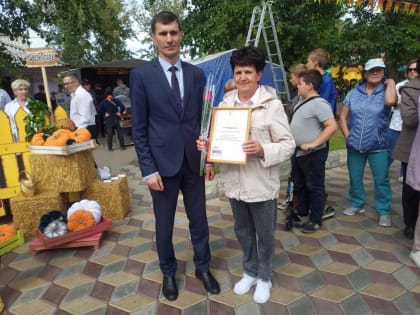 В городском парке культуры и отдыха проходит награждение по итогам смотра-конкурса по озеленению и благоустройству территории города Славгорода