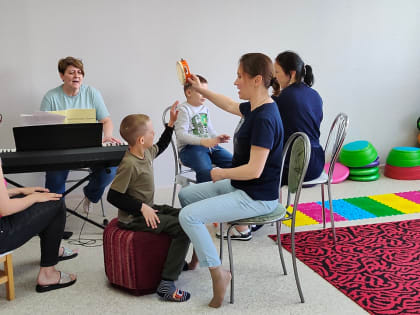 Музыка дарит крылья: в Рубцовске реализуется масштабный музыкальный проект для особенных детей