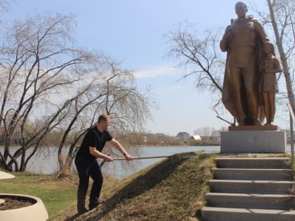 Около 9 тысяч человек стали участниками общегородского субботника в Центральном районе