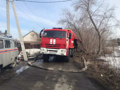 В барнаульском селе Лебяжье продолжаются противопаводковые мероприятия