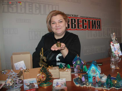 Банковский работник из Камня овладел искусством изделий из эпоксидной смолы и развивает навык журналиста в «Каменских известиях»