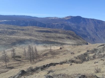 На Алтае рабочие строят новый спуск в Чулышманскую долину