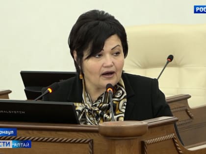 Министр образования Алтайского края впервые выступила перед депутатами АКЗС