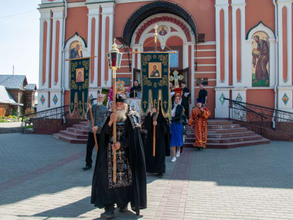В день славянской письменности в Барнауле прошел крестный ход