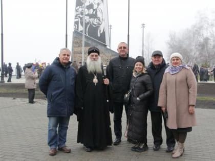 Стелу «Город трудовой доблести» торжественно открыли в Нагорном парке Барнаула