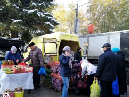 На очередной ярмарке выходного дня в Октябрьском районе работало 37 точек с продукцией Алтайских производителей