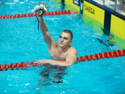 Рубцовский пловец побил юношеский мировой рекорд в кролевой эстафете 4×50 м