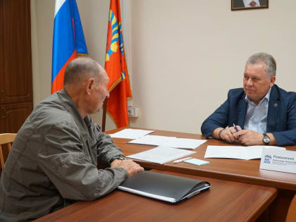 Александр Романенко помог барнаульцам в решении жилищных проблем и поддержал таланты