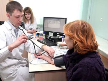 Более 14 тысяч медиков Алтайского края получают специальные социальные выплаты