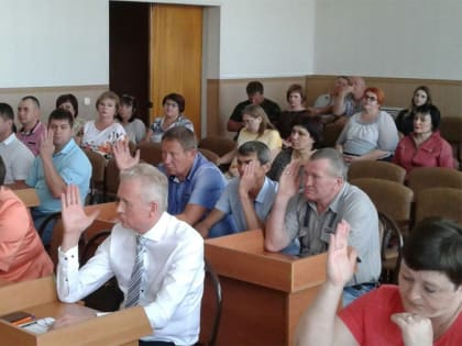 Депутаты райсовета удовлетворили заявление главы Хабарского района Алексея Кислова о досрочном прекращении полномочий и приняли Устав