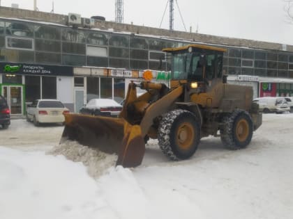 Работы по очистке улиц, проездов, дворов от снега ведутся в Ленинском районе