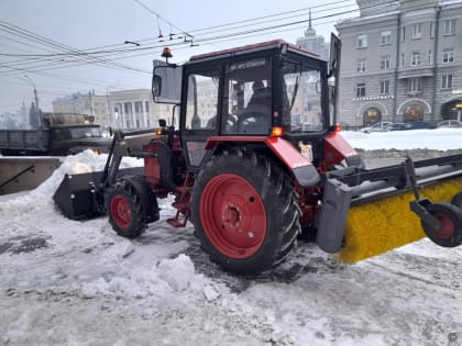 В Барнауле продолжается очистка улично-дорожной сети и общественных пространств