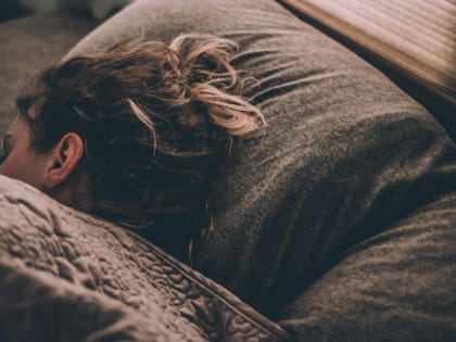 Сомнолог развеяла самые популярные мифы о сне
