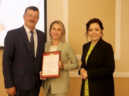 Барнаульские единороссы поздравляют медицинских работников с профессиональным праздником