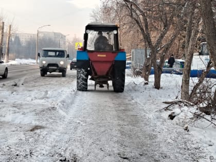 Очистка тротуаров в краевой столице