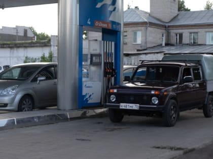 В Рубцовске скапливаются очереди на АЗС из-за дефицита топлива