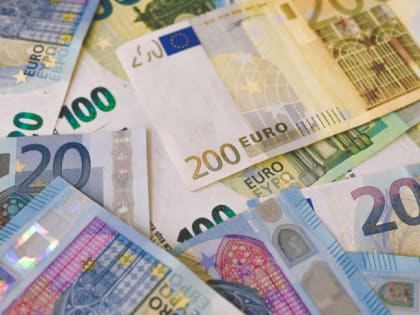 Курс евро поднялся выше 67 рублей впервые с 30 мая