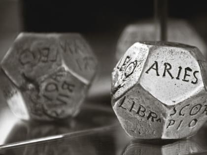 Астрологи назвали знаки зодиака, которым трудно контролировать деньги