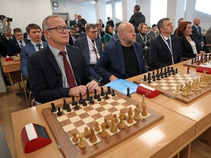 Ректор АлтГУ Сергей Бочаров принял участие в открытии краевого шахматного клуба