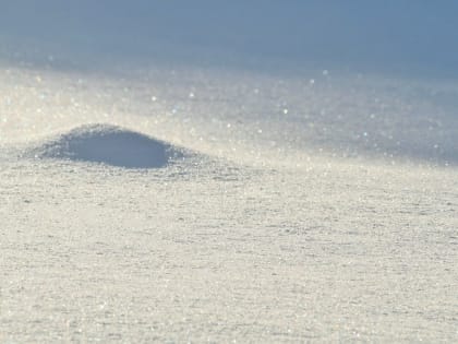 В Барнауле дорожники продолжают очищать улицы от снега и наледи