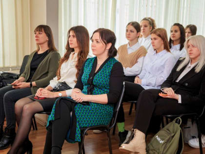 В Барнауле стартовал проект "Киноуроки в школах России и мира"