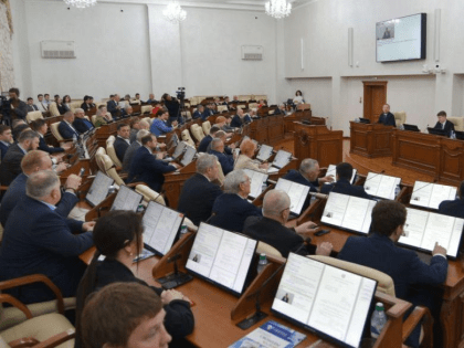 В Алтайском крае для участников специальной военной операции введено внеочередное предоставление деловой древесины