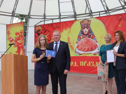 Иван Лоор поздравил жителей Тюменцево с днем рождения малой родины