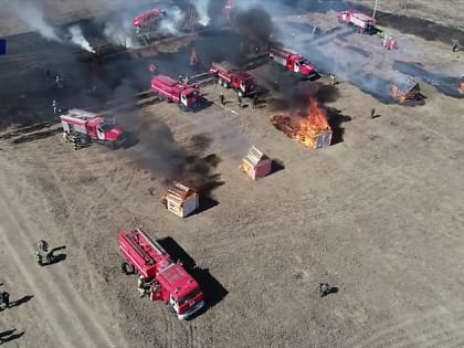 В барнаульском посёлке Черницке спасатели отработали действия в условиях сезона пожаров