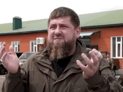 «Не должно быть и речи про отпуска». Кадыров призвал перевести силовиков на усиленный вариант несения службы