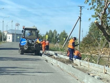 В барнаульском посёлке Бельмесево обустраивают тротуар