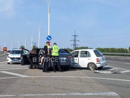 Две легковушки попали в ДТП около въезда в Санниково