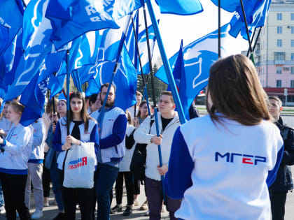 Молодогвардейцы Алтайского края присоединились к первомайскому митинг-шествию профсоюзов на площади Советов города Барнаула