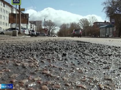 Только треть городских и сельских дорог Алтайского края отвечают нормативным требованиям