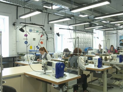 В Алтайском крае открыли центр лёгкой промышленности, где будут готовить швей с гарантией трудоустройства