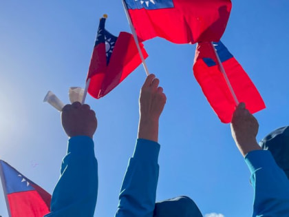 Самолет со спикером Конгресса США Пелоси сел в столице Тайваня