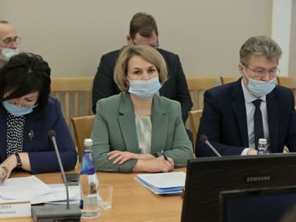 Власти Алтайского края помогают обустраиваться беженцам, прибывшим в регион из Донецкой и Луганской Народных Республик