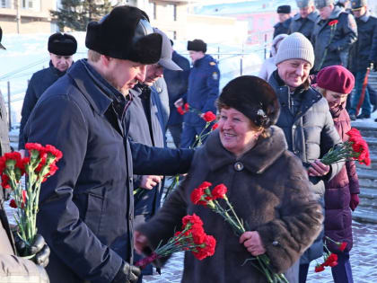 Губернатор Виктор Томенко принял участие в мероприятиях, приуроченных к годовщине полного освобождения Ленинграда от блокады