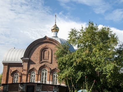 Накануне праздника Происхождения (изнесения) честных древ Животворящего Креста Господня митрополит Сергий совершил вечернее богослужение и чин изнесения Креста