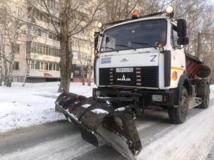 В Ленинском районе продолжаются работы по уборке снега