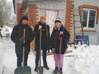 Общественники и волонтеры оказывают помощь жителям Барнаула с инвалидностью