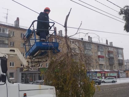 Ледяной покров в Октябрьском районе: последствия ночного дождя