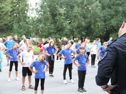 «Зарядка со стражем порядка»