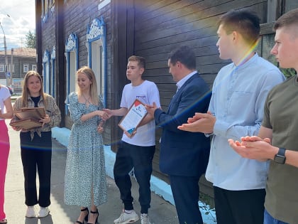 Молодогвардейцам Алтайского края вручили благодарственное письмо за помощь в проекте