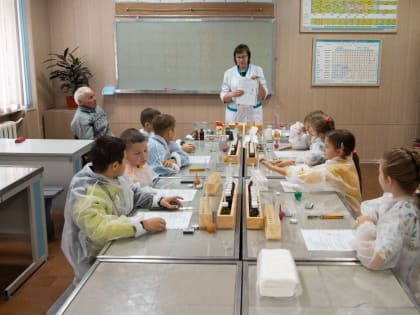 На осенних каникулах Алтайский аграрный университет вновь запустил проект «Занимательная химия» для школьников