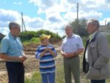 Депутатский контроль: Иван Лоор осмотрел строительство социальных объектов в Шелаболихинском районе